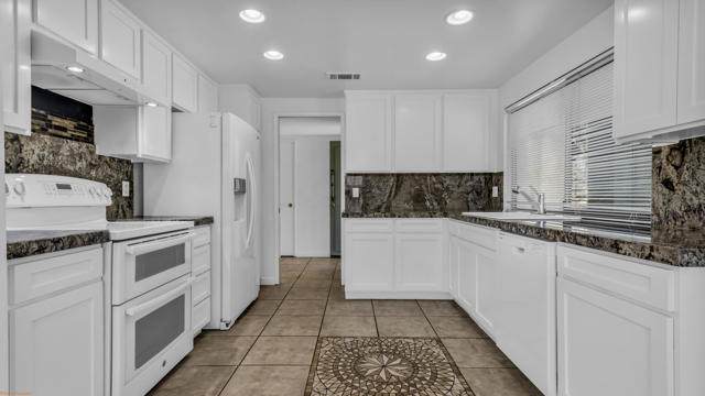 1000 Saint Thomas Circle, Palm Springs, CA 92264