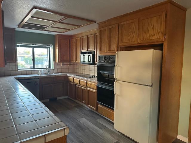 1670 Sausalito Drive, Hollister CA: https://media.crmls.org/mediaz/ac2a359f-e7c3-447f-ac56-21f97c9f5105.jpg