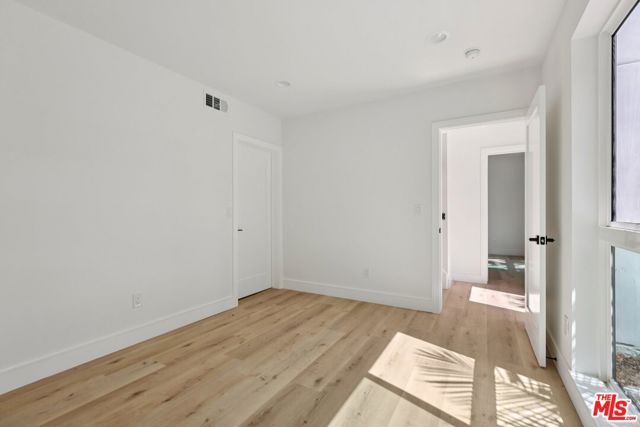 2111 1/2 Holly Drive, Los Angeles CA: https://media.crmls.org/mediaz/ac2aa4ef-fc2f-47ee-85f1-53faca10c5f7.jpg