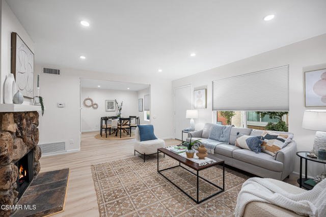 577 Spring Road, Moorpark CA: https://media.crmls.org/mediaz/ac2ab7d5-20c9-4dca-9df7-5e7cfcfe649f.jpg