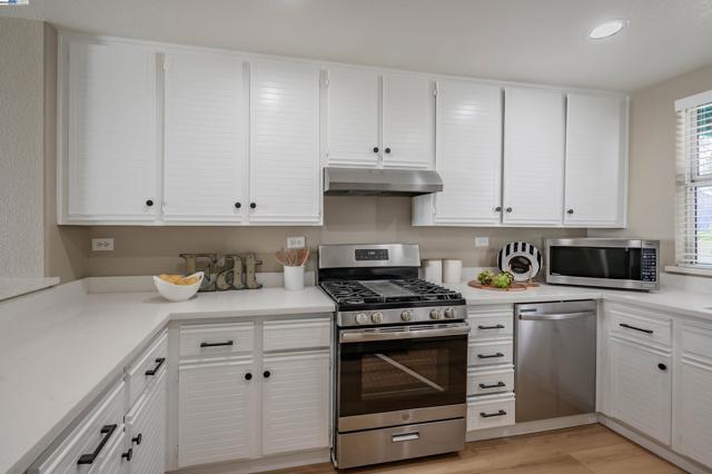 Image 13 of 29 For 440 Navaro Pl  115