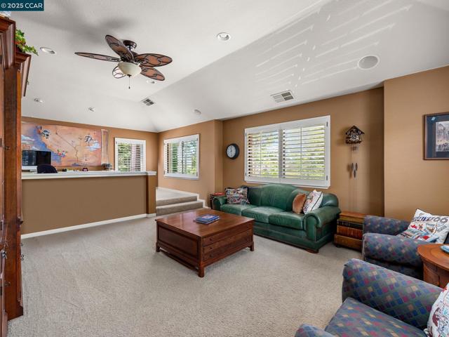 4640 Kingswood Dr, Danville CA: https://media.crmls.org/mediaz/ac2b5558-728b-4a94-8dd1-d90f5fdab99d.jpg
