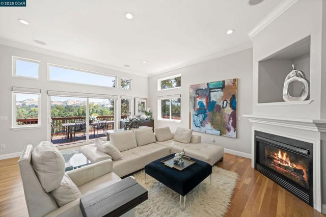 628 Sugarloaf Ct, Walnut Creek CA: https://media.crmls.org/mediaz/ac2bc5ef-1462-4060-b4d9-9a45cd206b9a.jpg