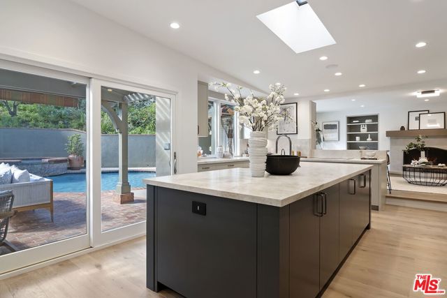 1305 Duende Lane, Pacific Palisades CA: https://media.crmls.org/mediaz/ac2c44c4-fef2-4964-bbc1-a2e647b8770c.jpg
