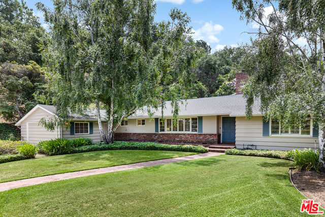 1215 Linda Ridge Lane, Pasadena CA: https://media.crmls.org/mediaz/ac2c5ae8-d32e-4a9e-b76c-79538dded121.jpg