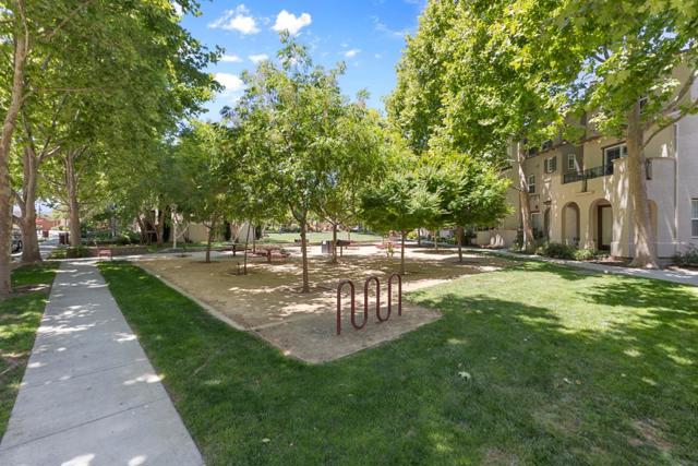 211 Okeefe Way, Mountain View CA: https://media.crmls.org/mediaz/ac2c7859-85be-4fde-abdb-a98991130128.jpg