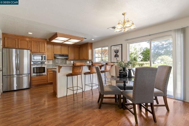 1015 Hidden Oak Ct, Concord CA: https://media.crmls.org/mediaz/ac2ca131-8fa0-4e96-b6ea-b9cf36ef908c.jpg