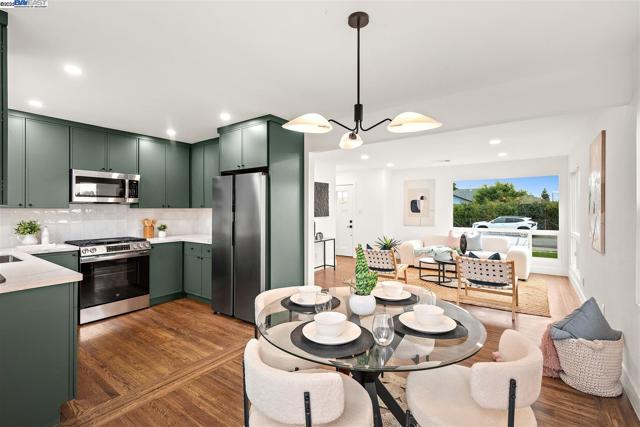 36702 Olive St, Newark CA: https://media.crmls.org/mediaz/ac2cdee9-c763-4467-adc4-6724b589f1c6.jpg