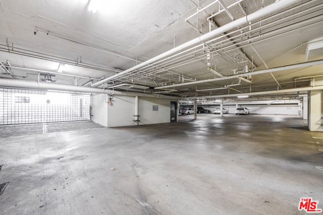 4326 Babcock Avenue, Studio City CA: https://media.crmls.org/mediaz/ac2cebff-a67d-488a-938f-008ea1490232.jpg