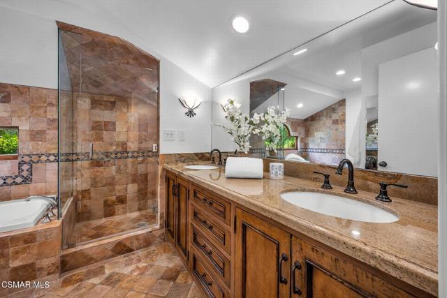 4456 Hayvenhurst Avenue, Encino CA: https://media.crmls.org/mediaz/ac2e1747-d3a7-4af9-93f4-b7024c17cad1.jpg