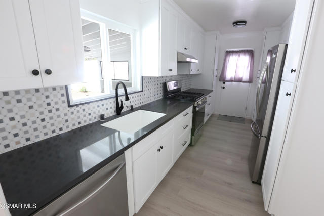21935 Ybarra Road, Woodland Hills CA: https://media.crmls.org/mediaz/ac2f5707-d4c3-4603-9fad-e550afcdfa08.jpg