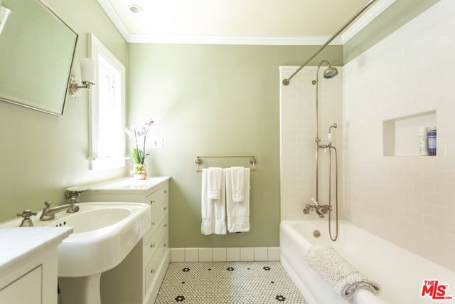 1620 N Genesee Avenue, Los Angeles CA: https://media.crmls.org/mediaz/ac2fa58d-0961-45b0-9828-0ebdd6b3b252.jpg