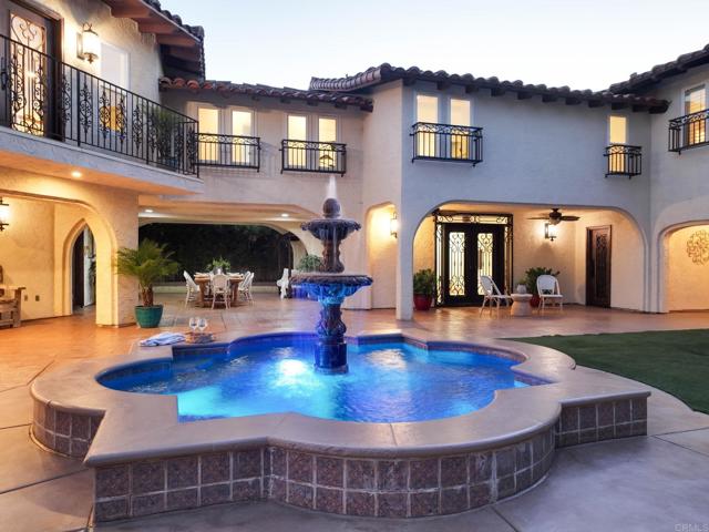 6817 Vianda Ct Court, Carlsbad CA: https://media.crmls.org/mediaz/ac30006d-6ea8-45ed-936b-3fe2fe87d742.jpg