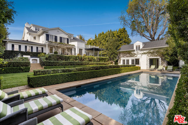 130 S Cliffwood Avenue, Los Angeles CA: https://media.crmls.org/mediaz/ac314222-d1c6-416e-9b02-29d876ec4fc4.jpg