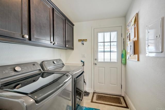 2280 E Valley Parkway, Escondido CA: https://media.crmls.org/mediaz/ac31a747-46f2-4e59-90e5-3d43aa7ec3e5.jpg