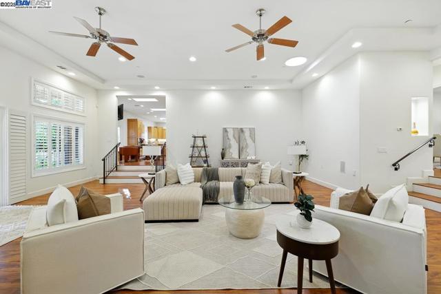 874 Overhill Dr, Hayward CA: https://media.crmls.org/mediaz/ac31facc-8cc9-4ef2-a5ed-7246a75187e9.jpg