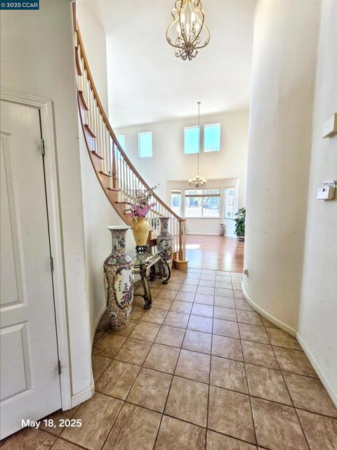 881 Meadow View Dr, Richmond CA: https://media.crmls.org/mediaz/ac32ac15-77e3-463a-841e-bf4faf5e83cf.jpg