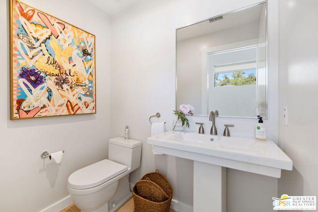 290 W Lilliana Drive, Palm Springs CA: https://media.crmls.org/mediaz/ac33c652-c2c1-4419-8304-905804e03fcc.jpg