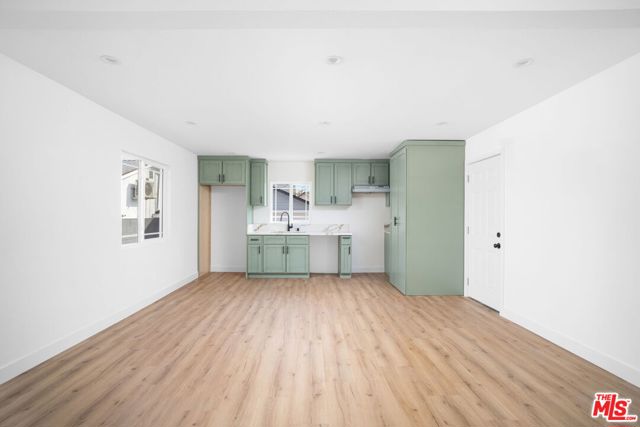 1050 W 48th Street, Los Angeles CA: https://media.crmls.org/mediaz/ac33e7fa-03c7-4a4f-97f5-143cb74b99f5.jpg