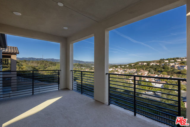 23725 Orange Blossom Dr, Newhall CA: https://media.crmls.org/mediaz/ac341abe-c319-4902-a443-a39c0793988e.jpg