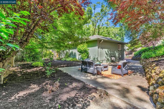 81 MAPLE LANE, Walnut Creek CA: https://media.crmls.org/mediaz/ac34a406-2cbe-4ac1-b0e1-d6ba9d5ae690.jpg