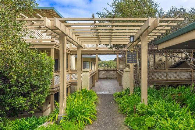 241 Quail Run Court, Monterey CA: https://media.crmls.org/mediaz/ac34bac0-a6fd-4458-ac8f-2e4d8fa5fb0a.jpg