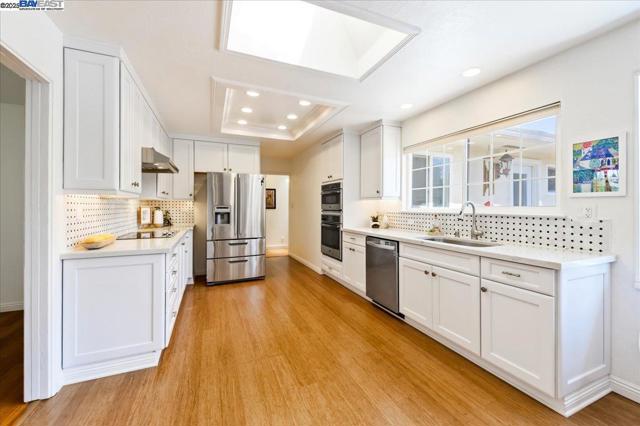5720 San Juan Way, Pleasanton CA: https://media.crmls.org/mediaz/ac34fbb2-71e7-412a-8072-cdc6d56b6268.jpg