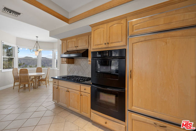 2046 Palisades Drive, Pacific Palisades CA: https://media.crmls.org/mediaz/ac3527a2-7494-459d-a06f-a9ba85c83f6c.jpg
