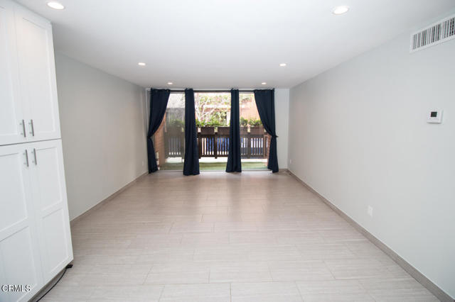 Detail Gallery Image 1 of 1 For 11750 W Sunset Bld #106,  Los Angeles,  CA 90049 - 1 Beds | 1 Baths