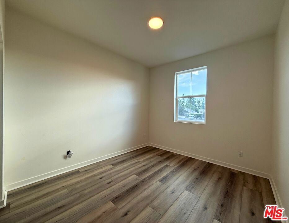 https://media.crmls.org/mediaz/ac35df57-7edb-4882-92c8-0c4af5ccd501.jpg?preset=X-Large