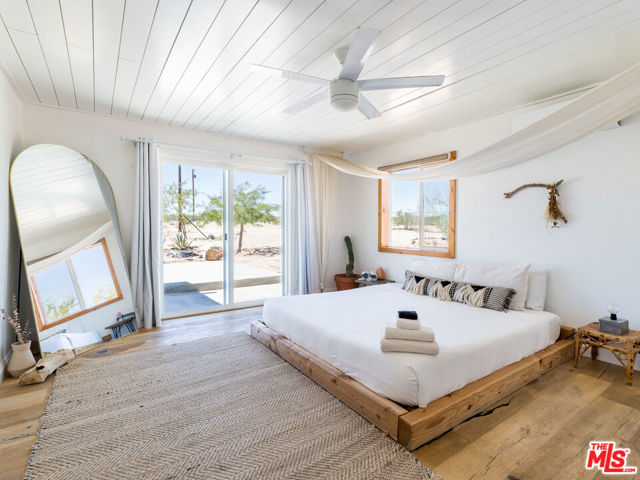 2724 Stonehill Avenue, Joshua Tree CA: https://media.crmls.org/mediaz/ac365f37-63d6-4788-a3e7-5a80535beddf.jpg