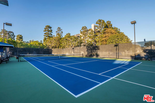 13080 Mindanao Way, Marina del Rey CA: https://media.crmls.org/mediaz/ac366cf5-e6b8-4bbd-865b-cf52d115decc.jpg