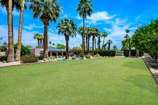 74619 Fairway Drive, Palm Desert CA: https://media.crmls.org/mediaz/ac369239-e113-4f0e-b2f3-fcef8d18c13e.jpg