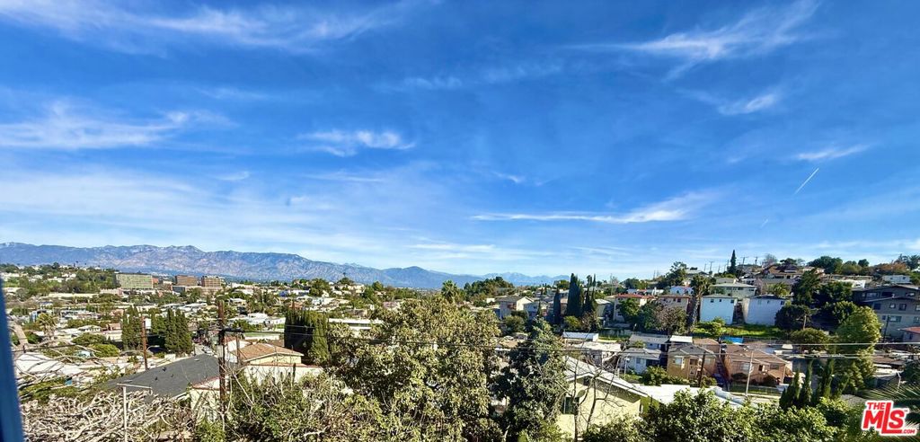 https://media.crmls.org/mediaz/ac36e7fd-ff04-4101-aa8b-04524ef836d7.jpg?preset=X-Large