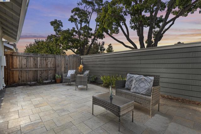 3525 Mcsherry Way, Alameda CA: https://media.crmls.org/mediaz/ac37207a-eb3f-4e23-a67c-800d7ecaa9cc.jpg