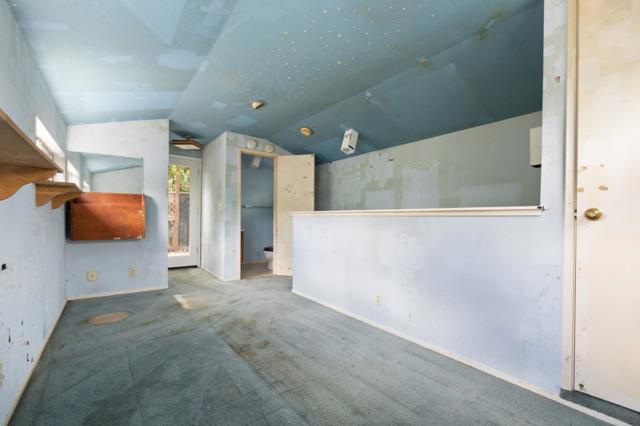 2160 Oakley Avenue, Menlo Park CA: https://media.crmls.org/mediaz/ac373bdf-99c5-421a-ba18-4e2c8ece3c9b.jpg