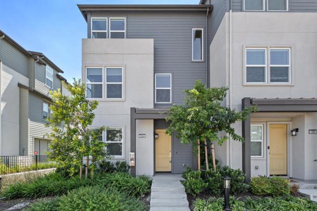 1882 Joshua Tree Circle, Milpitas CA: https://media.crmls.org/mediaz/ac3780ab-fc1c-41fe-ae3d-1ae0e056c939.jpg