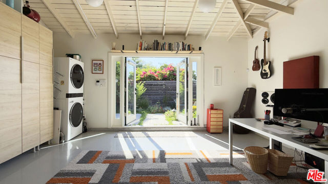 1407 Randall Court, Los Angeles CA: https://media.crmls.org/mediaz/ac38d967-2238-4368-b4e8-0a9b9105847b.jpg