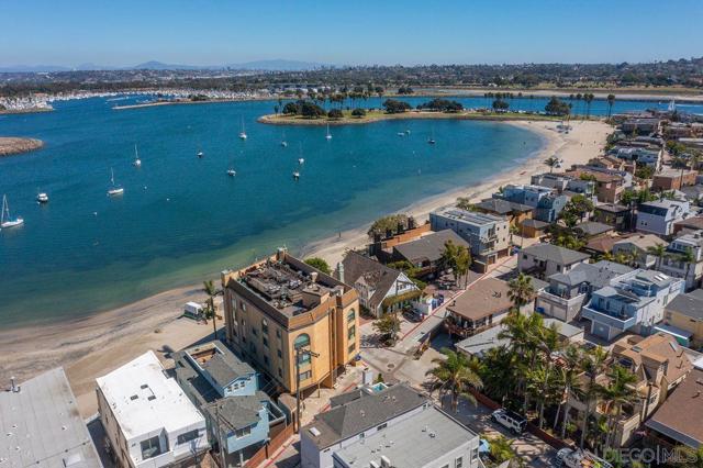 2808 Bayside Walk, San Diego CA: https://media.crmls.org/mediaz/ac392929-ec3b-4c9a-a50d-16416b282ec5.jpg