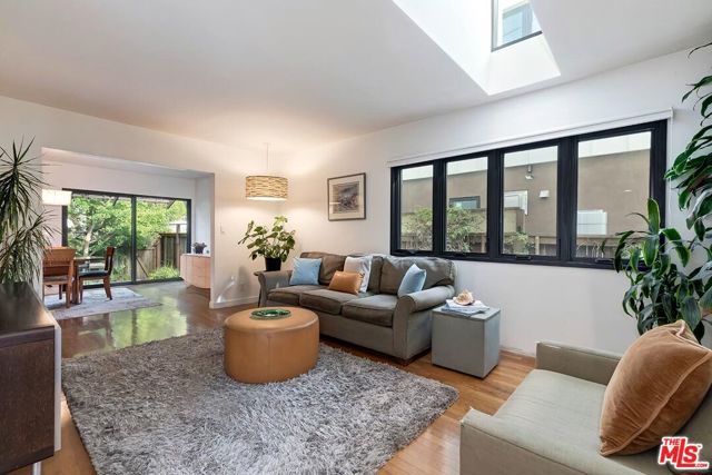 832 Superba Avenue, Venice CA: https://media.crmls.org/mediaz/ac3973ec-d5ed-4ae1-bd47-03cd8f46b01a.jpg