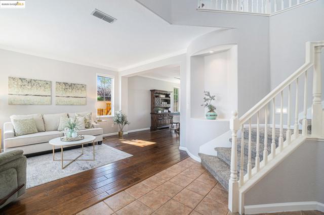 1139 Jordan Ct, Brentwood CA: https://media.crmls.org/mediaz/ac39ca61-a887-4f8e-b9be-485785e71720.jpg