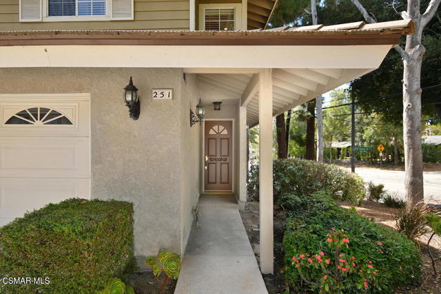 251 Hill Ranch Drive, Thousand Oaks CA: https://media.crmls.org/mediaz/ac3a021f-ca52-4ec4-9164-531642ea6698.jpg