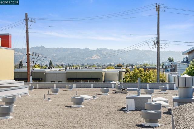 1200 65Th St, Emeryville CA: https://media.crmls.org/mediaz/ac3a47bf-3e52-4ebd-9d2e-c15c6e26a063.jpg