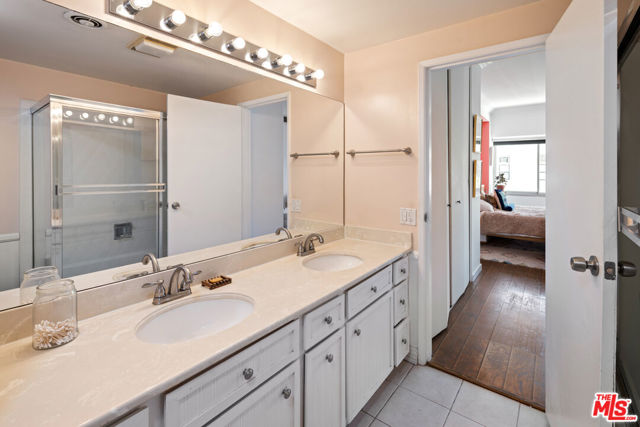 7135 Hollywood Boulevard, Los Angeles CA: https://media.crmls.org/mediaz/ac3a707f-de99-4f15-a2d1-e49e2a6d3641.jpg