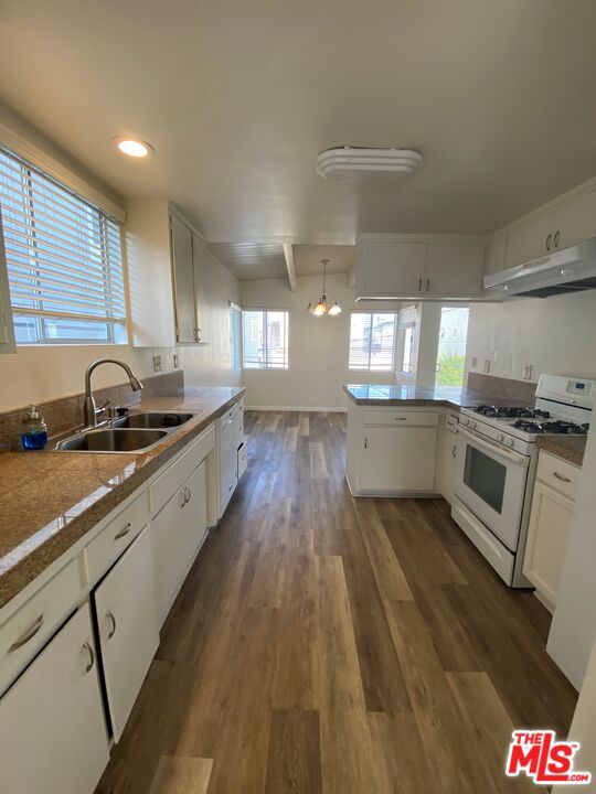 3 Bed 2 Bath (Kitchen)