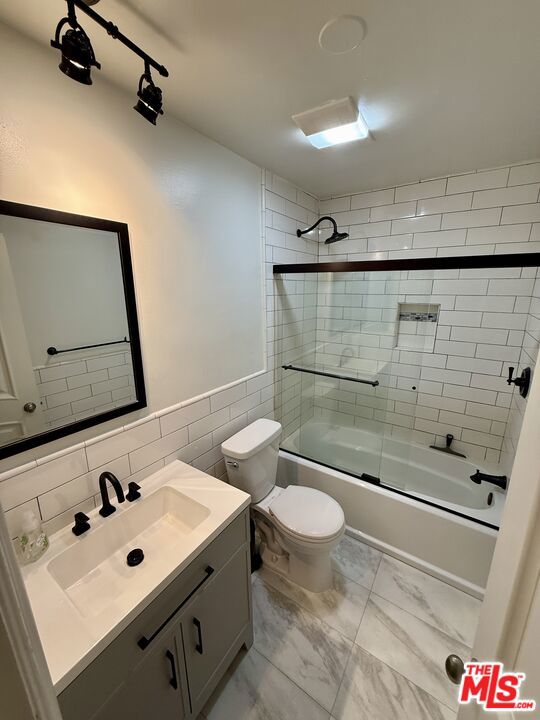 837 N West Knoll Drive, West Hollywood CA: https://media.crmls.org/mediaz/ac3b31ef-73ab-47ab-8de7-bdff5d11d8dd.jpg