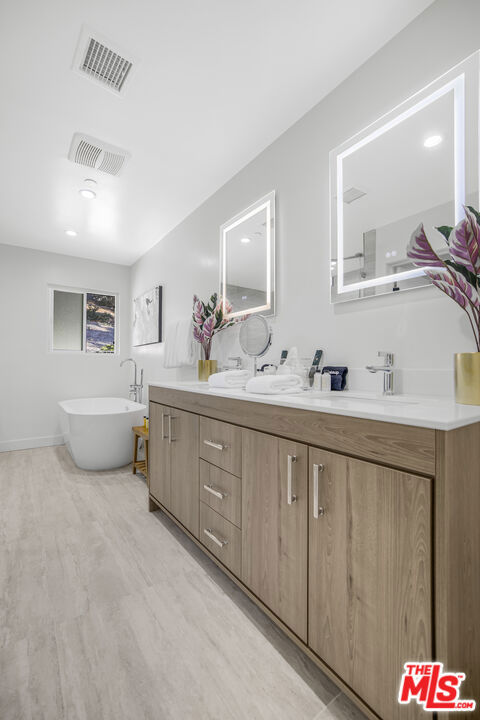 18202 Rancho Street, Tarzana CA: https://media.crmls.org/mediaz/ac3c109a-ca97-435b-be58-0b5c4faafe91.jpg