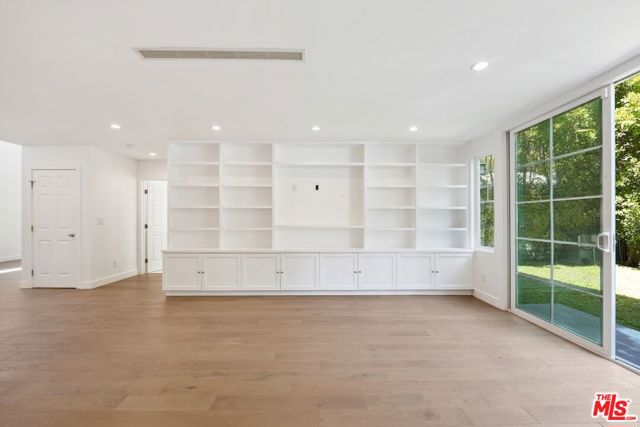 5114 Cedros Avenue, Sherman Oaks CA: https://media.crmls.org/mediaz/ac3ceedc-eeb6-4dac-8f33-3984a1bd9169.jpg