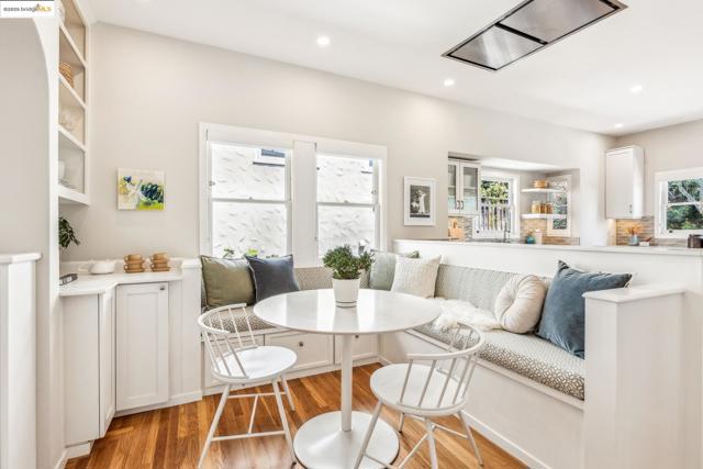 952 Kingston Ave, Piedmont CA: https://media.crmls.org/mediaz/ac3d0759-6c32-42b0-aebf-ea4fdec40e43.jpg
