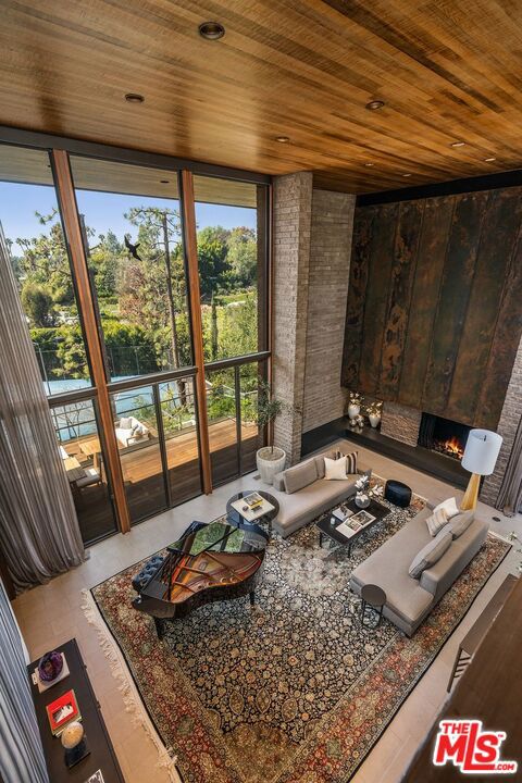 1005 Elden Way, Beverly Hills CA: https://media.crmls.org/mediaz/ac3d94b9-1f2c-4cc8-989f-b1798dd56878.jpg